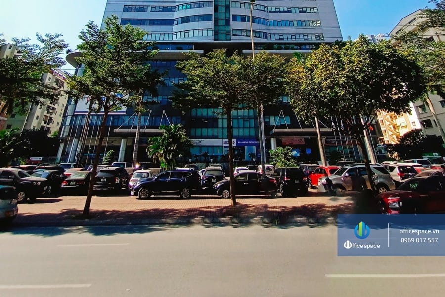 Bãi đỗ xe mở rộng canh Tòa nhà CEO Tower Phạm Hùng Officespace