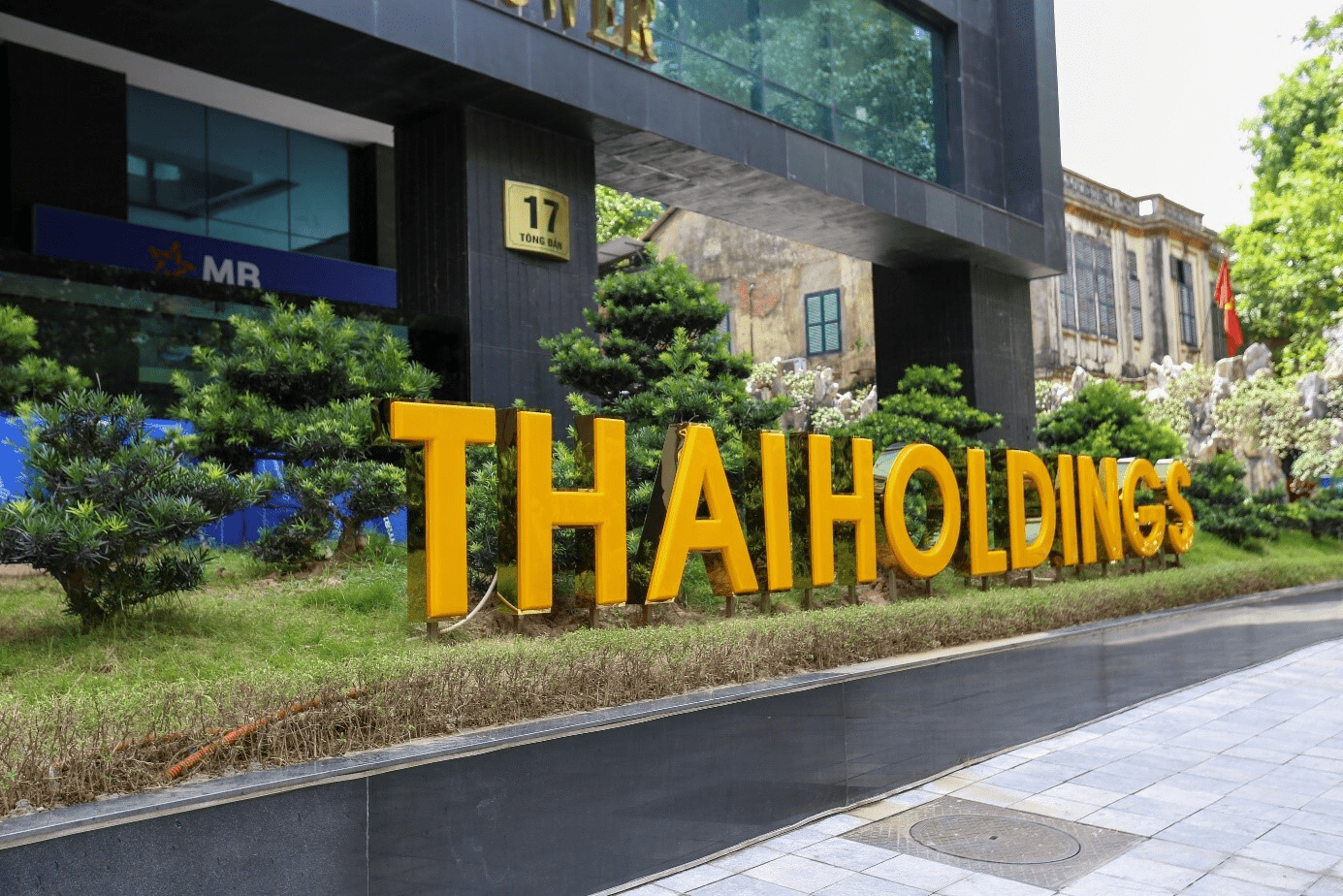 Thai Holdings Tower - Mặt ngoài tòa nhà (21)